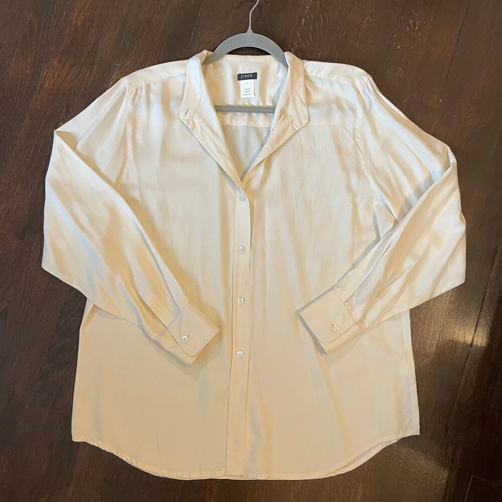 100% Silk J.Crew Vintage Cream Silk Blouse Natural fibers 29" Long